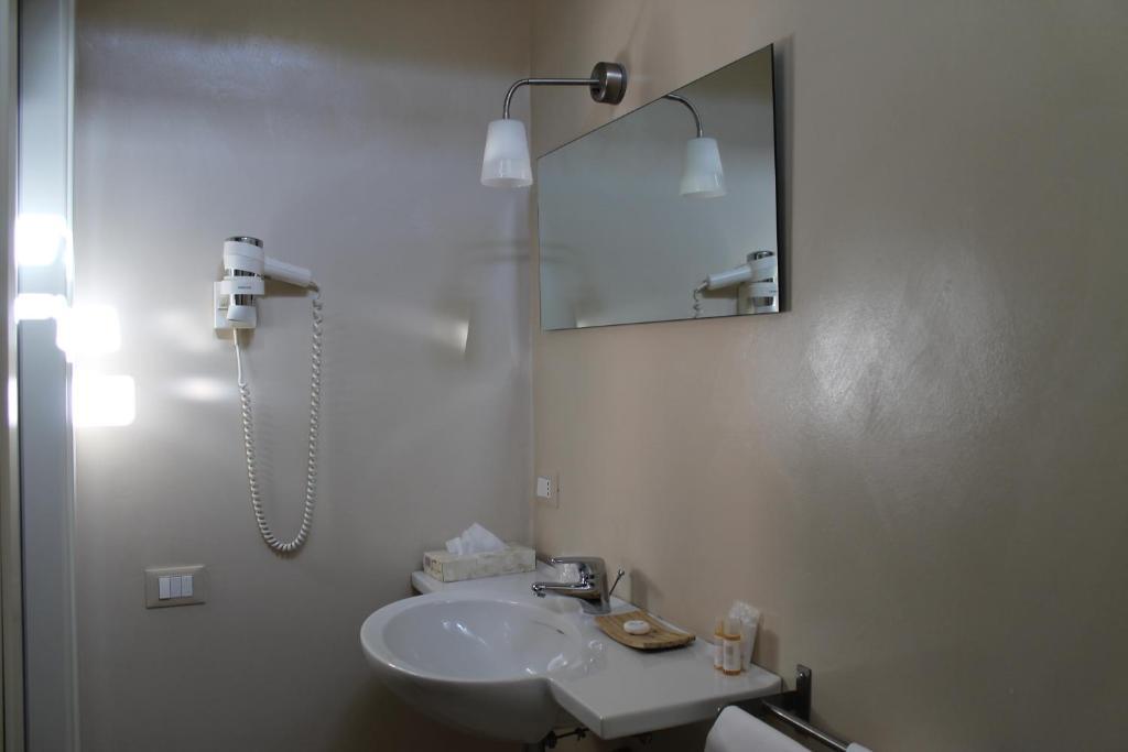 Hotel Touring Livorno Habitación foto