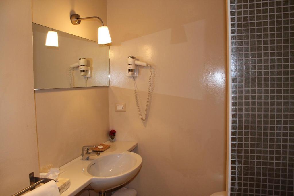 Hotel Touring Livorno Habitación foto